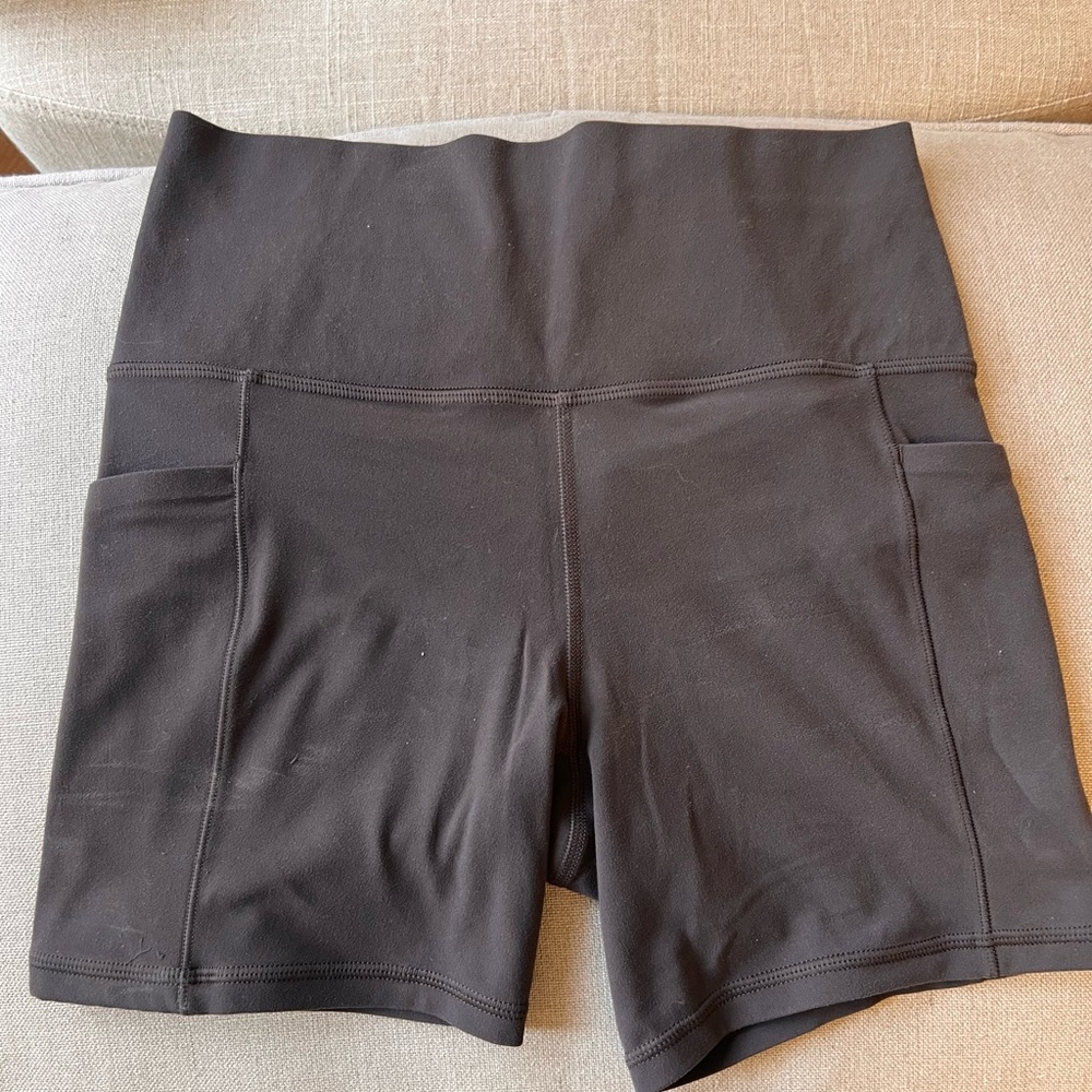 Shale Salutation 5” shorts